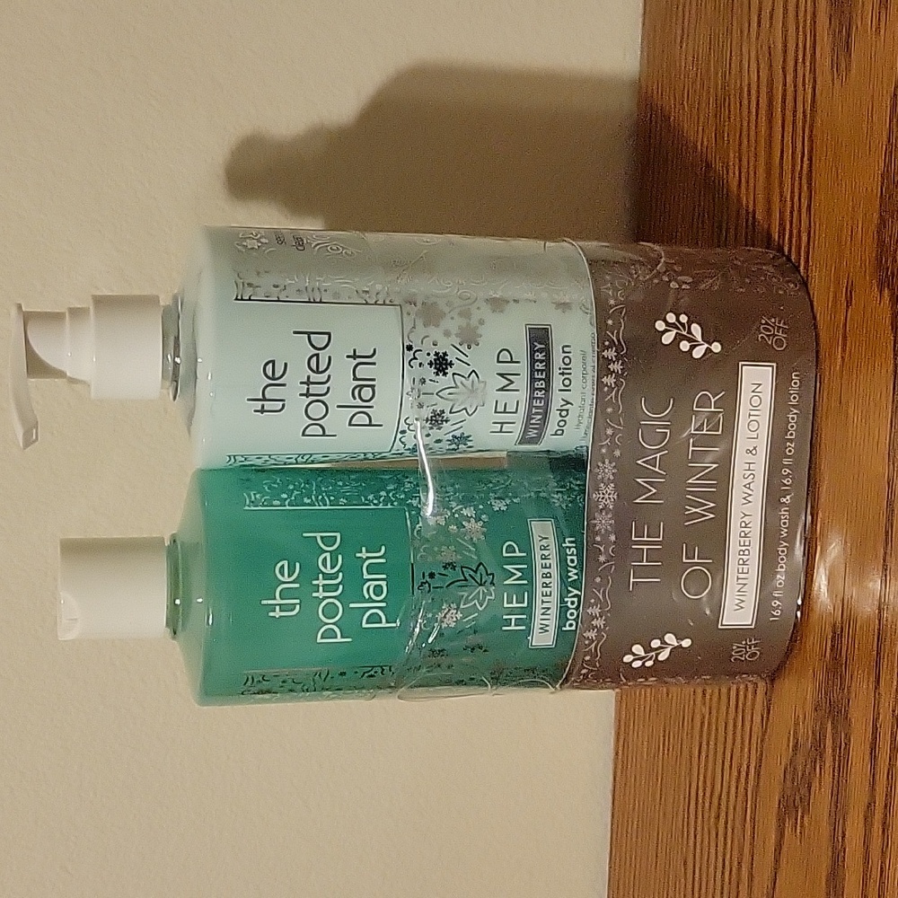 Potted Plant Winterberry Duo Body Wash & Lotion